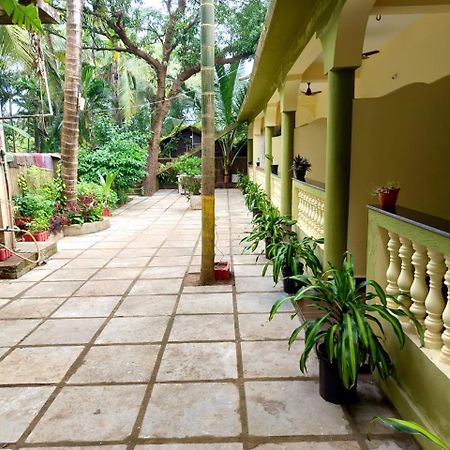 One Love Guest House Morjim Eksteriør bilde