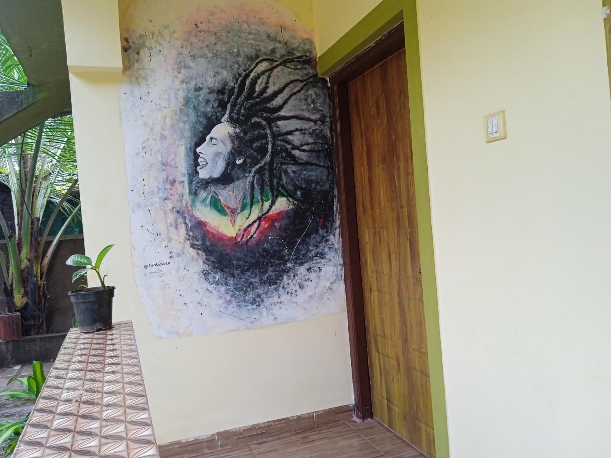 One Love Guest House Morjim Eksteriør bilde