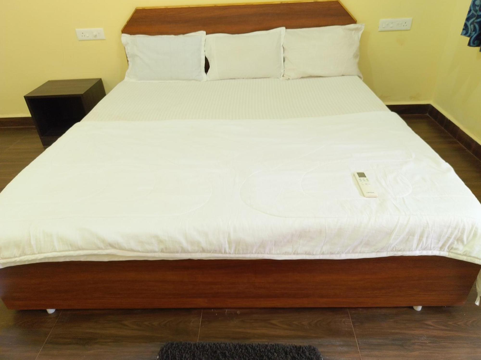 One Love Guest House Morjim Eksteriør bilde